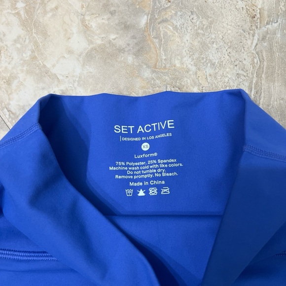 Set Active LuxForm Biker Shorts - Picture 2 of 3